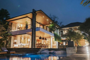 Dwa Chandra Full-Service 5BR Villa in Nature Sanctuary